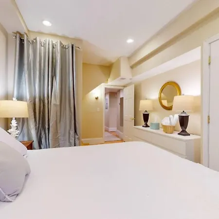 2 Bedroom Unit In The Heart Of Back Bay Apartment