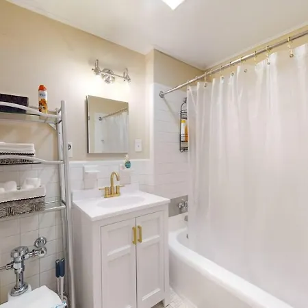 2 Bedroom Unit In The Heart Of Back Bay