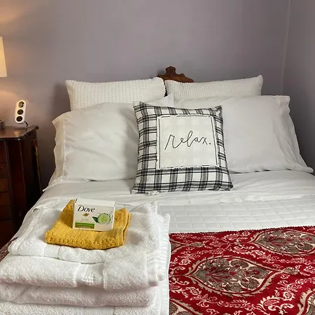 Private Bedroom Near Train&buses * Boston