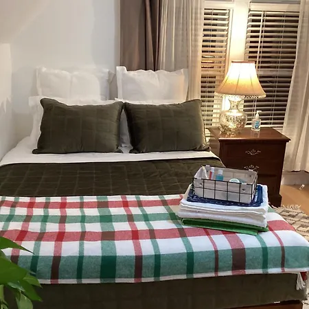 Large Bedroom With Private Bathroom Step To Train &buses In Homestay *