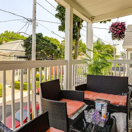 Holiday home 4,500-sq-ft Suburban By Franklin Park!