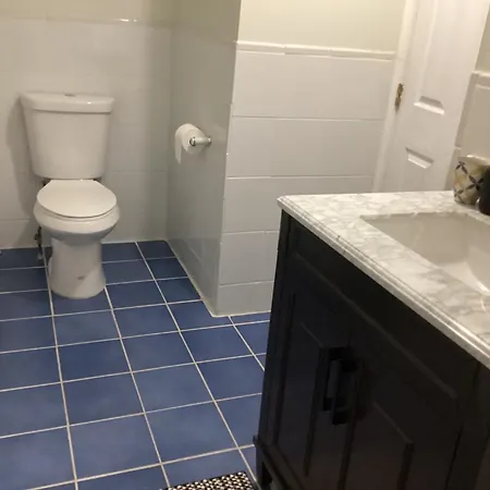 Large Bedroom With Private Bathroom Step To Train &buses In Boston