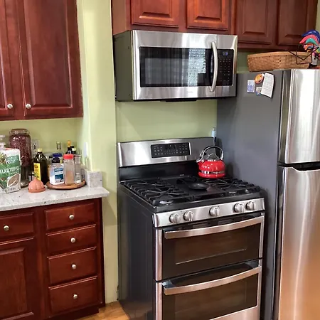 Private Bedroom Near Train&buses Boston