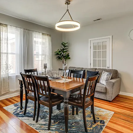 4,500-sq-ft Suburban By Franklin Park!