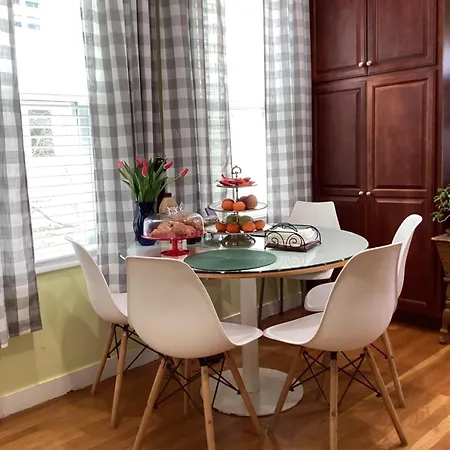 Private Bedroom Near Train&buses Boston