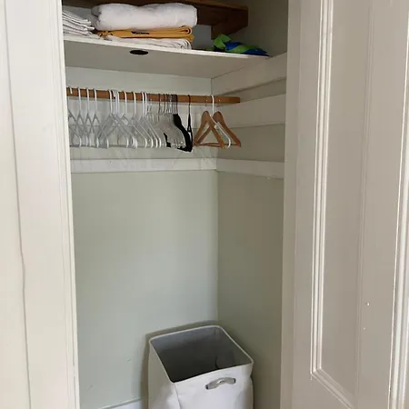 Homestay Large Bedroom With Private Bathroom Step To Train &buses In Boston