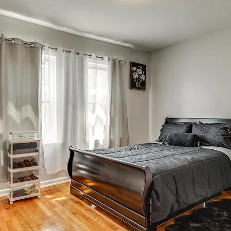Holiday home 4,500-sq-ft Suburban By Franklin Park! Boston