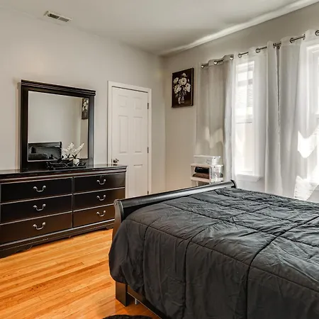 4,500-sq-ft Suburban By Franklin Park!