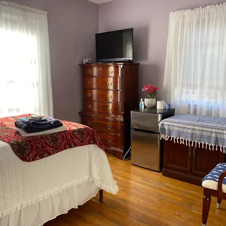 Private Bedroom Near Train&buses