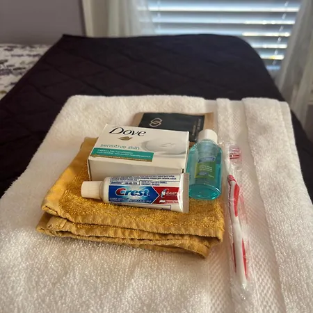 Private Bedroom Near Train&buses Boston