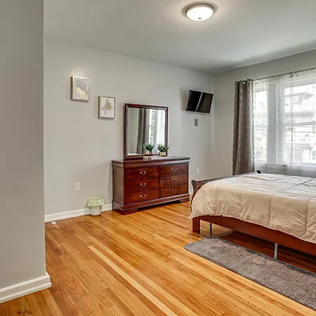 4,500-sq-ft Suburban By Franklin Park! *
