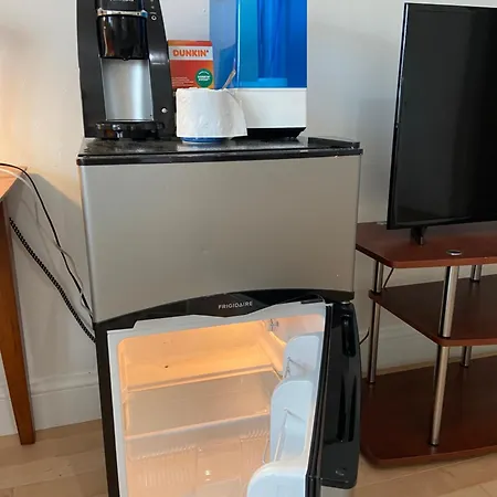 Homestay Large Bedroom With Private Bathroom Step To Train &buses In Boston