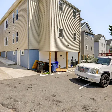 4,500-sq-ft Suburban By Franklin Park! *