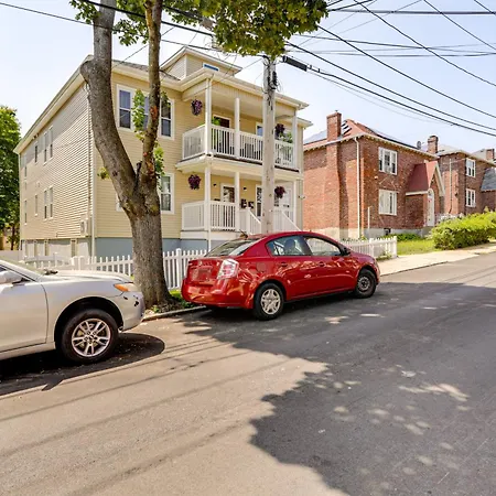 Holiday home 4,500-sq-ft Suburban By Franklin Park! *