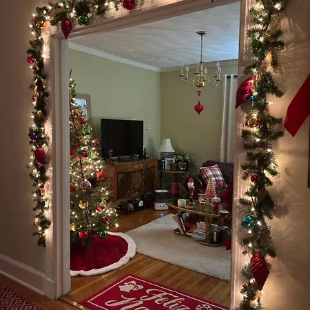 Large Bedroom With Private Bathroom Step To Train &buses In * Boston