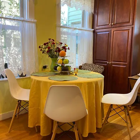 Private Bedroom Near Train&buses Homestay Boston