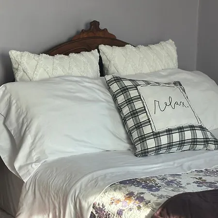 Private Bedroom Near Train&buses Boston