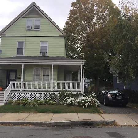 Private Bedroom Near Train&buses Homestay Boston