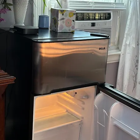 Private Bedroom Near Train&buses Homestay Boston