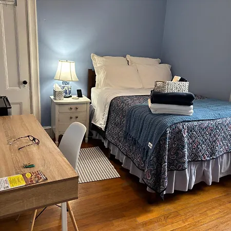 Private Bedroom Near Train&buses *