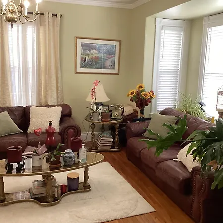 Private Bedroom Near Train&buses * Boston