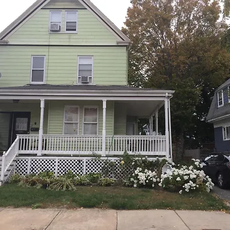 Private Bedroom Near Train&buses Homestay Boston
