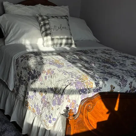 Private Bedroom Near Train&buses