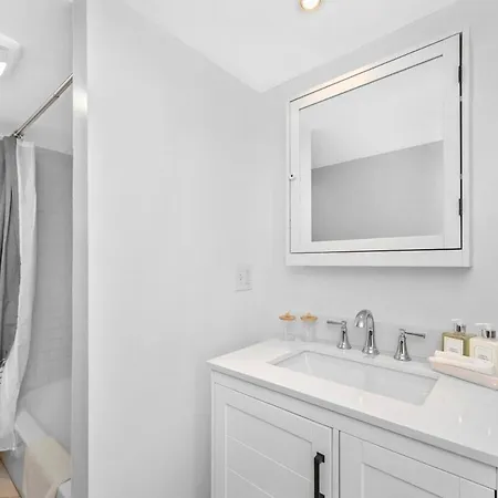 With Free Parking Apartment