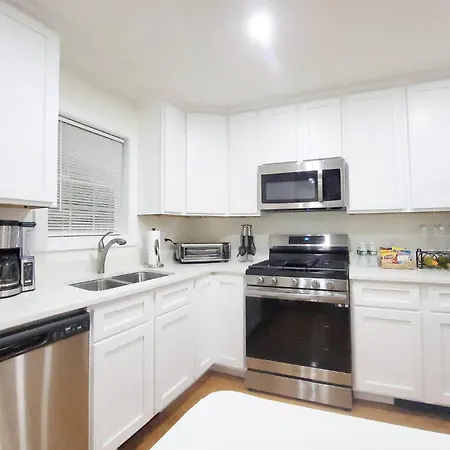 3-bedroom Apt-7b2 20-minuite To Downtown Boston