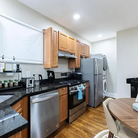 Apartment Cozy, Spacious Near Downtown Boston