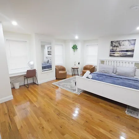 3-bedroom Apt-7b2 20-minuite To Downtown Apartment