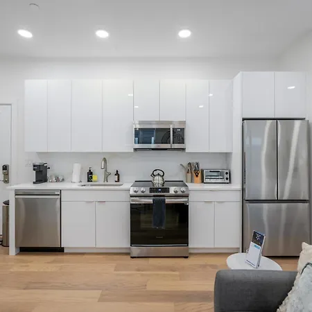 Luxury Landing W Rooftop Lounge Apartment
