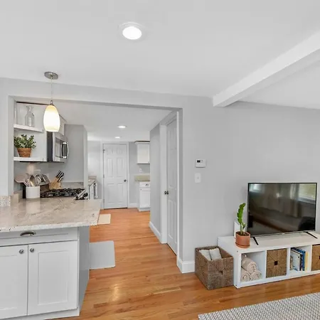 With Free Parking Apartment