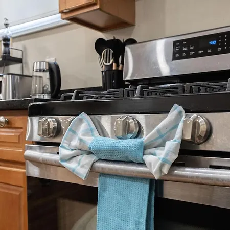Cozy, Spacious Near Downtown
