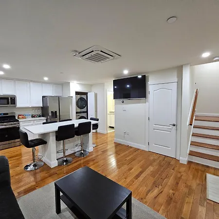 3-bedroom Apt-9w2 20-minuite To Downtown Apartment