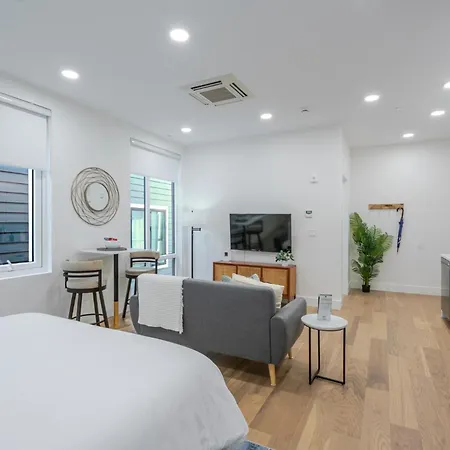 Luxury Landing W Rooftop Lounge * Boston