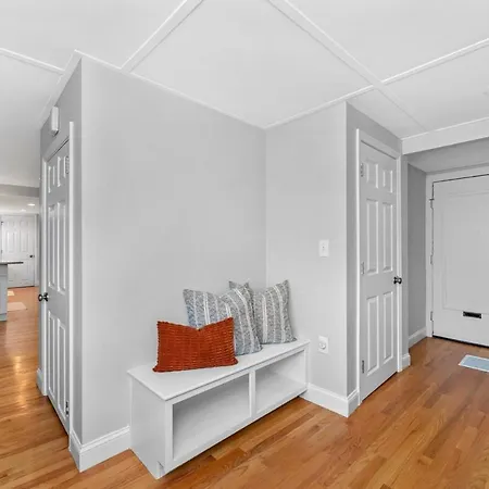 Apartment With Free Parking *