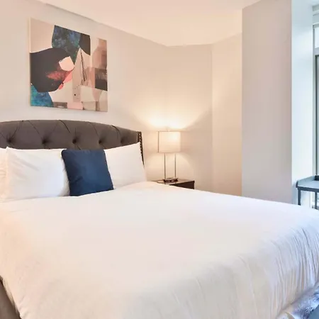 Luxury Heart Of Seaport Walk Downtown Apartment