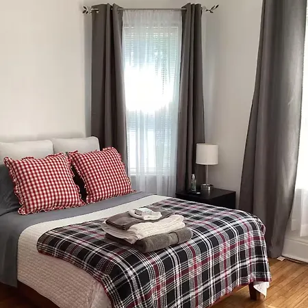Apartment With Parking, Next To Train Or Buses, Good Neighborhood
