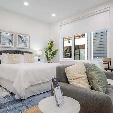 Luxury Landing W Rooftop Lounge