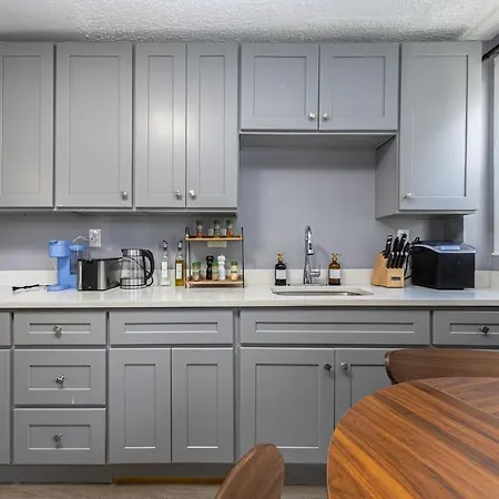 Elegant, Spacious 3bd, 1ba In
