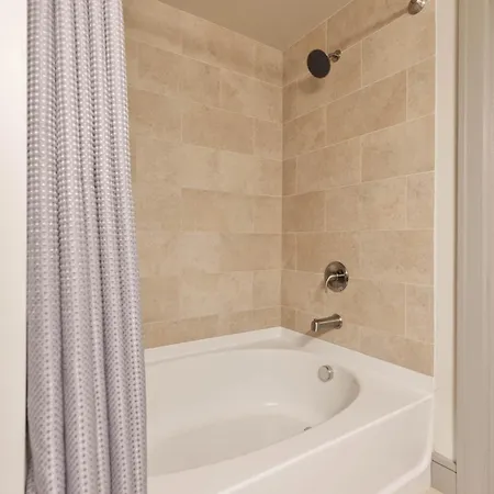 Stylish Downtown Seaport Apartment *