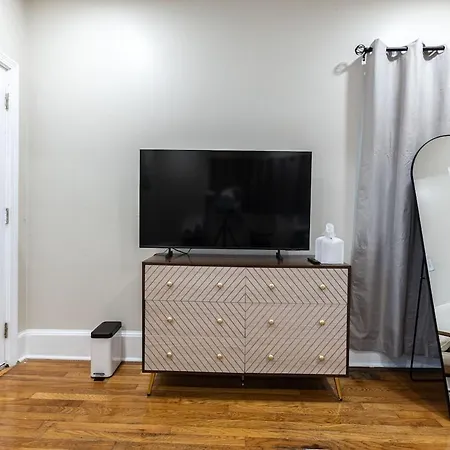 Apartment Cozy, Spacious Near Downtown *