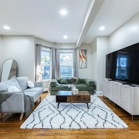 Apartment Cozy, Spacious Near Downtown *