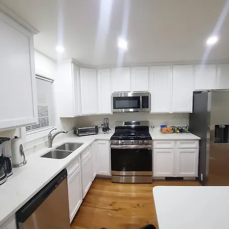 Apartment 3-bedroom Apt-9w2 20-minuite To Downtown Boston