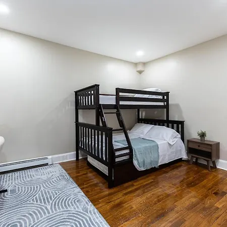 Apartment Cozy, Spacious Near Downtown