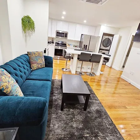 3-bedroom Apt-7b2 20-minuite To Downtown Apartment *