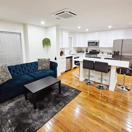3-bedroom Apt-7b2 20-minuite To Downtown Boston
