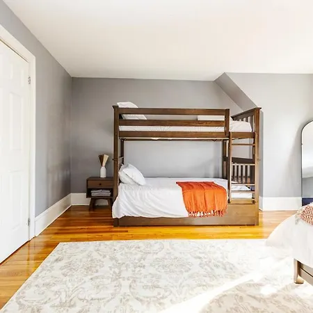 Cozy 3bd, 1ba In - Franklin Park Zoo, Common Apartment Boston