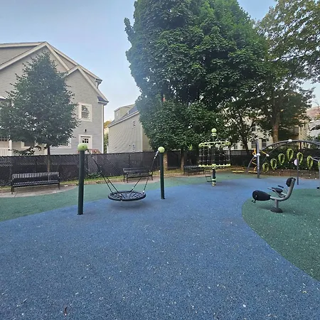 2br Lower Garden-level 20min